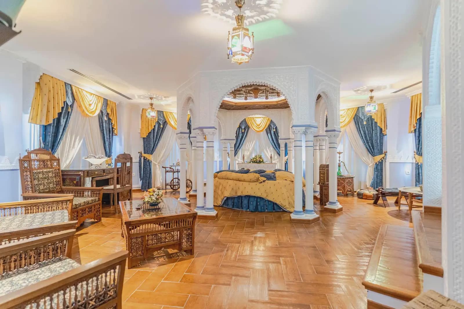 42 bedroom Hotel for sale in Gor - € 4,000,000 (Ref: 9843970)