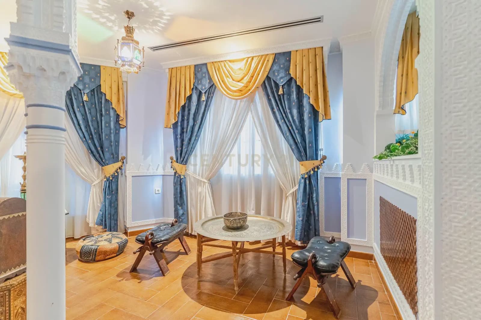 42 bedroom Hotel for sale in Gor - € 4,000,000 (Ref: 9843970)