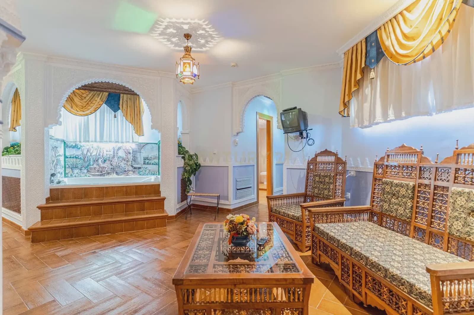 42 bedroom Hotel for sale in Gor - € 4,000,000 (Ref: 9843970)