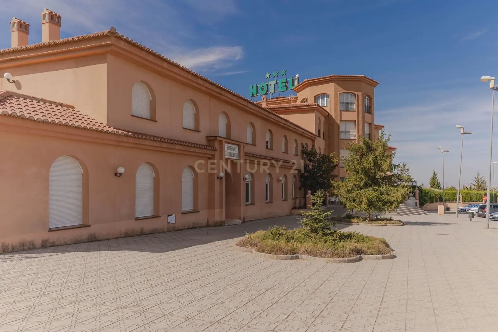 42 bedroom Hotel for sale in Gor - € 4,000,000 (Ref: 9843970)