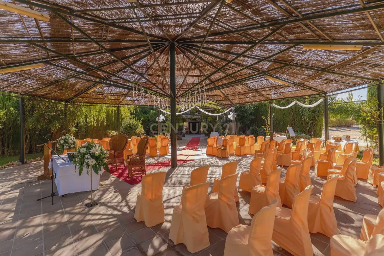 42 bedroom Hotel for sale in Gor - € 4,000,000 (Ref: 9843970)