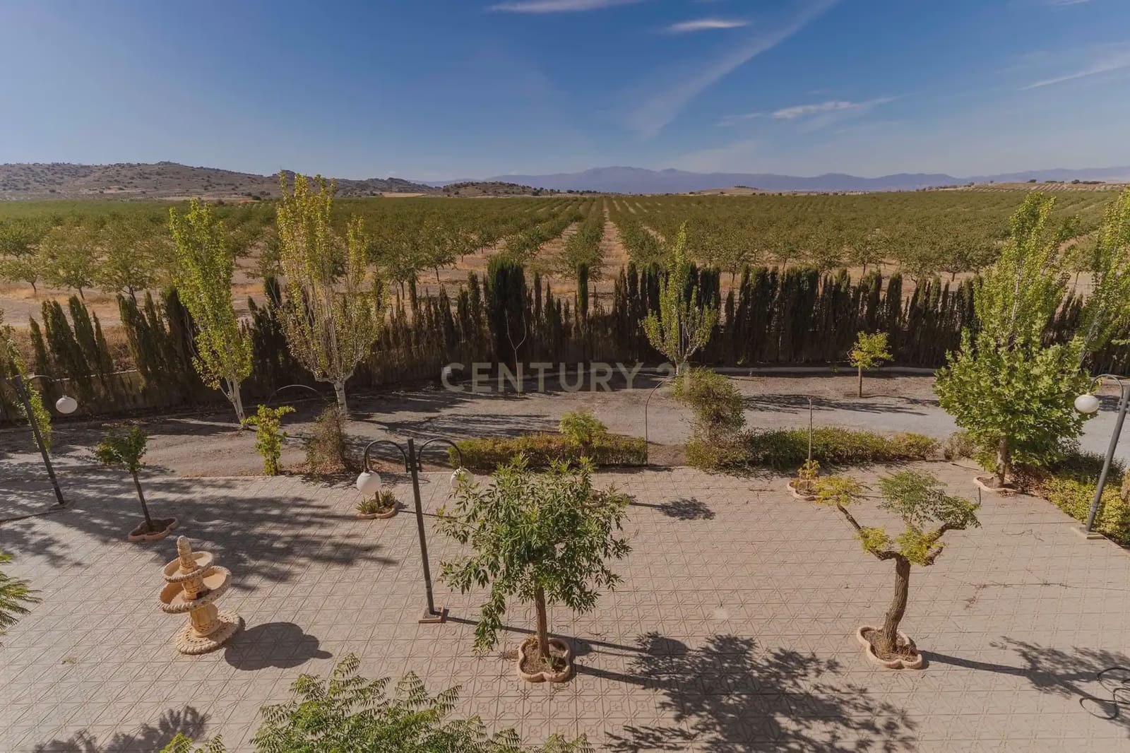 42 bedroom Hotel for sale in Gor - € 4,000,000 (Ref: 9843970)