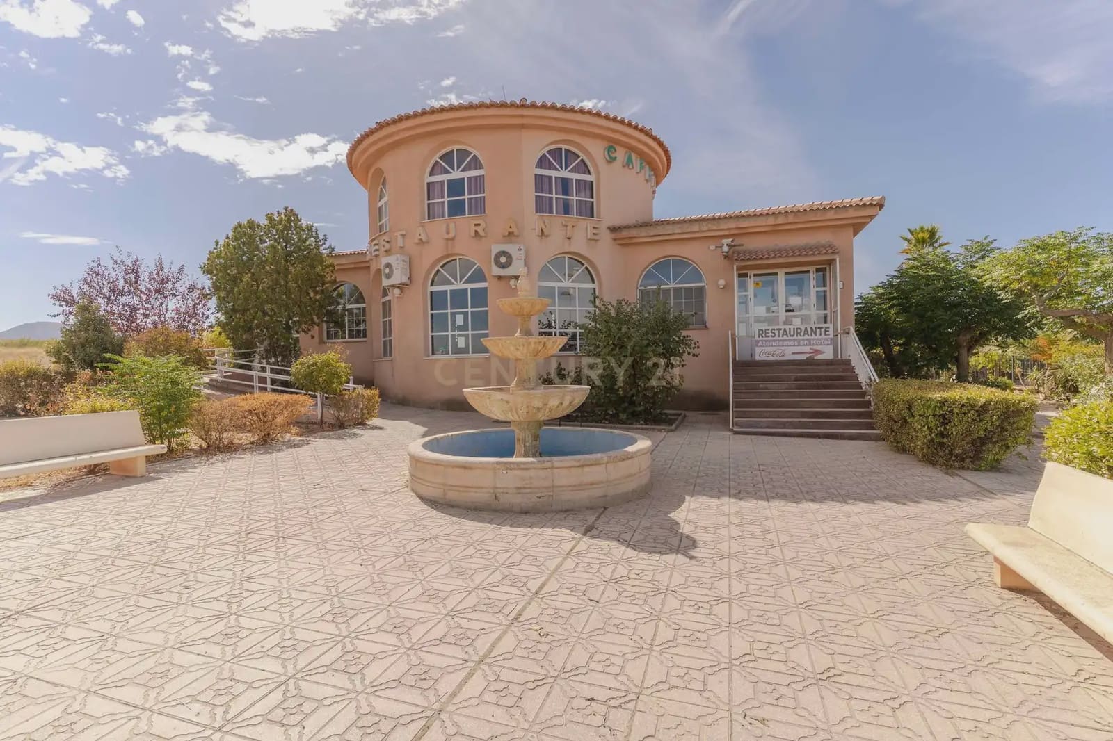 42 bedroom Hotel for sale in Gor - € 4,000,000 (Ref: 9843970)