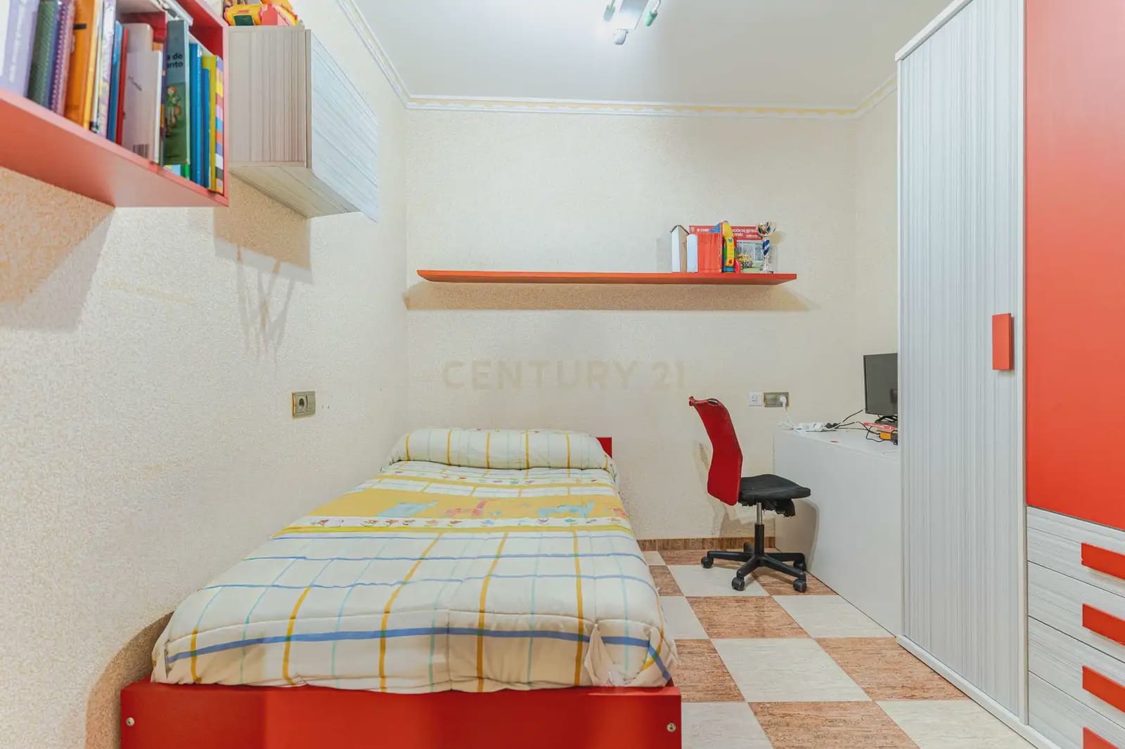 4 bedroom Apartment for sale in Montefrio - € 117,000 (Ref: 9844659)