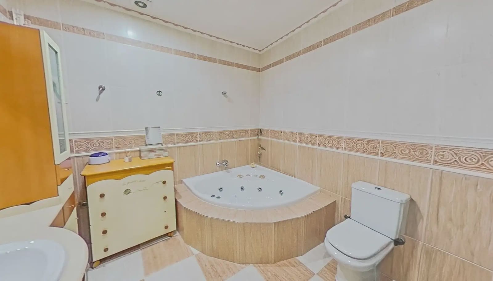 4 bedroom Apartment for sale in Montefrio - € 117,000 (Ref: 9844659)