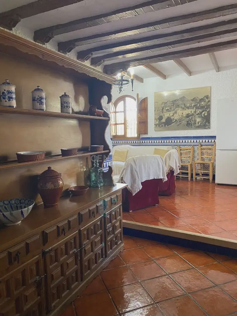 4 bedroom Cave House for rent in Guadix with garage - € 1,100 (Ref: 9850742)