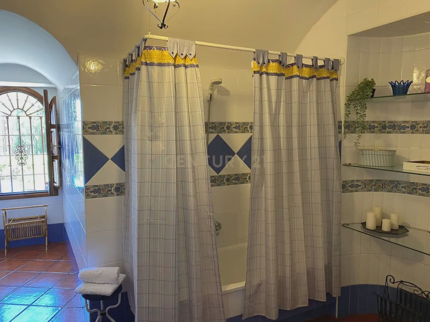 4 bedroom Cave House for rent in Guadix with garage - € 1,100 (Ref: 9850742)