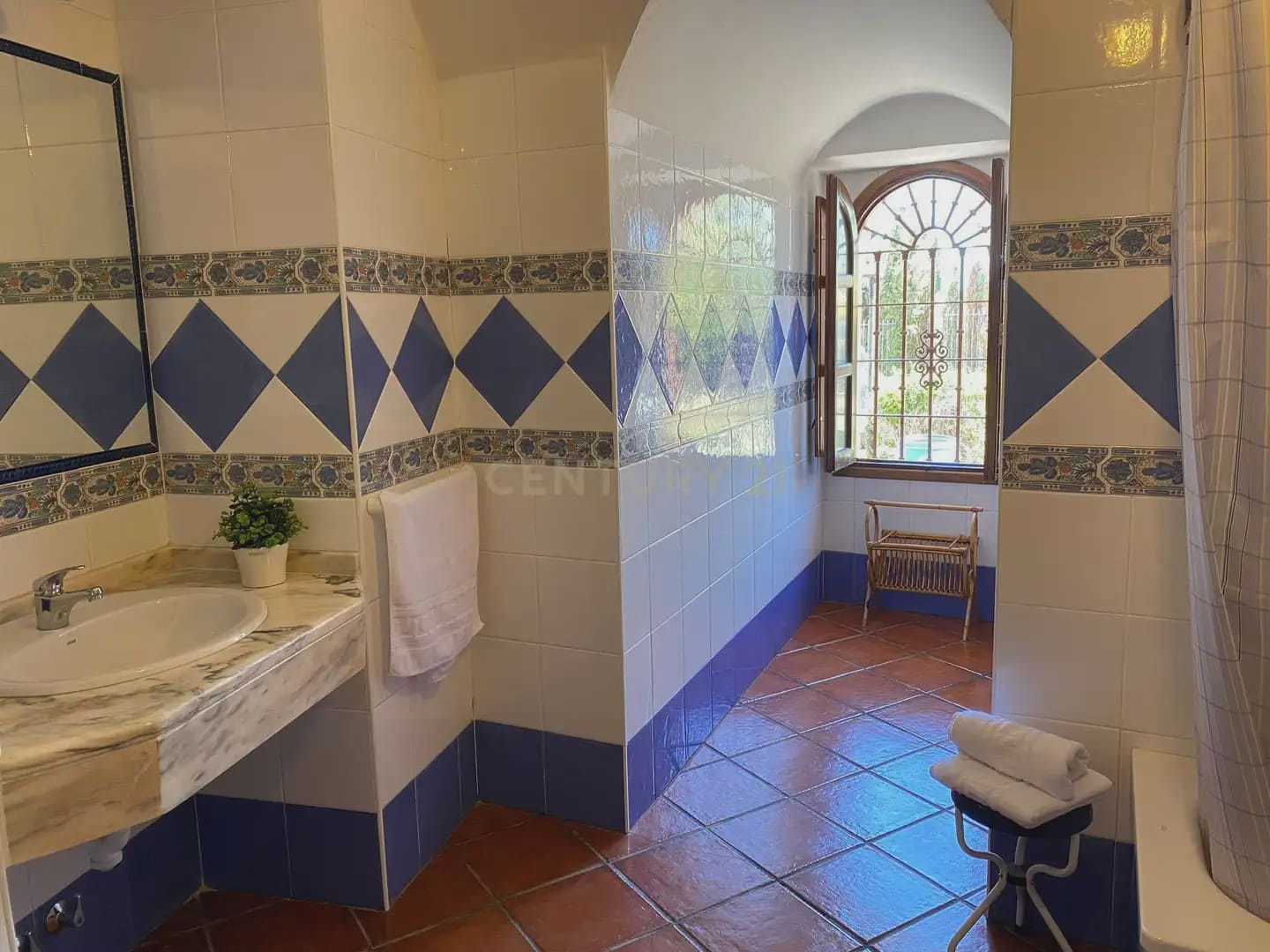 4 bedroom Cave House for rent in Guadix with garage - € 1,100 (Ref: 9850742)