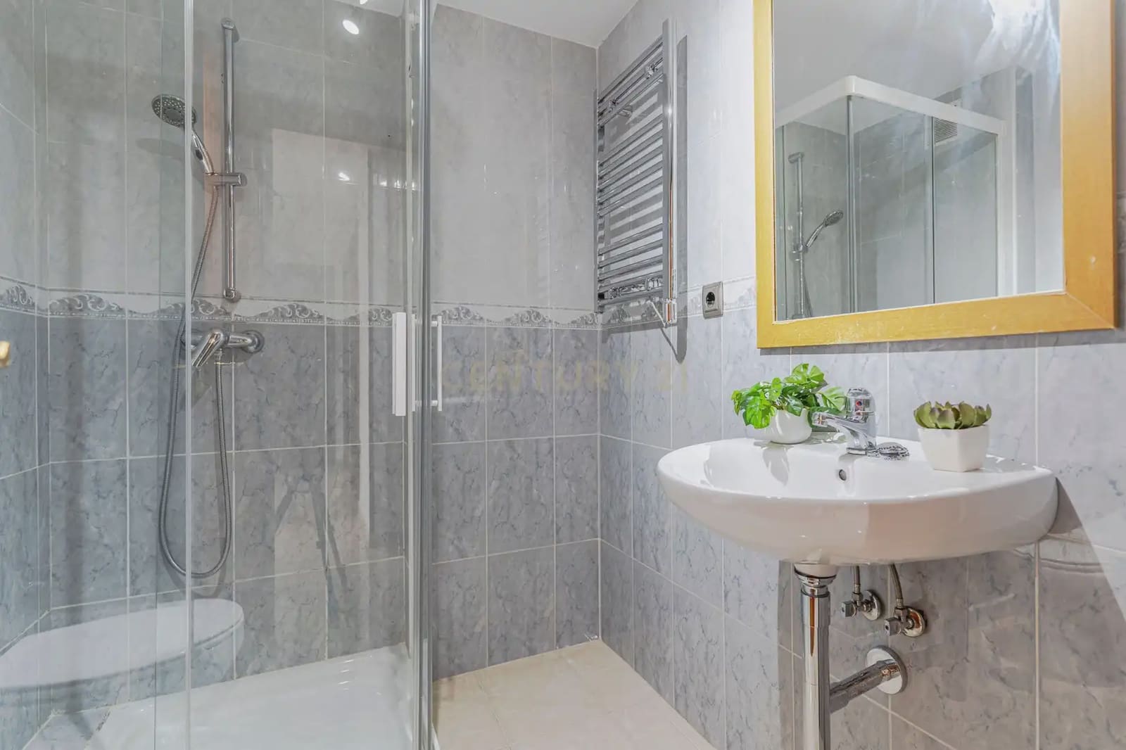 Appartement de 3 chambres à louer à Grenade ville avec garage - 600 € (Ref: 9858280)