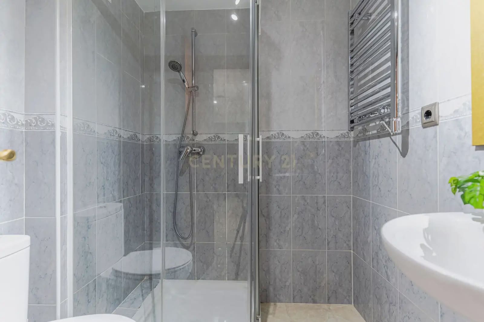 Appartement de 3 chambres à louer à Grenade ville avec garage - 600 € (Ref: 9858280)