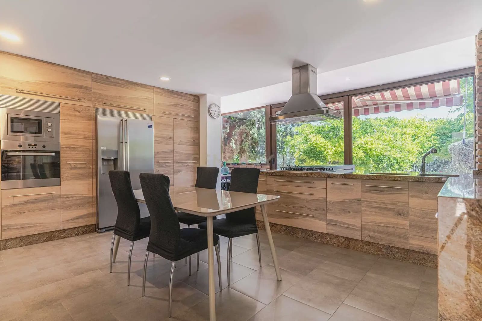6 soverom Villa til salgs i Las Gabias - € 590 000 (Ref: 9860395)