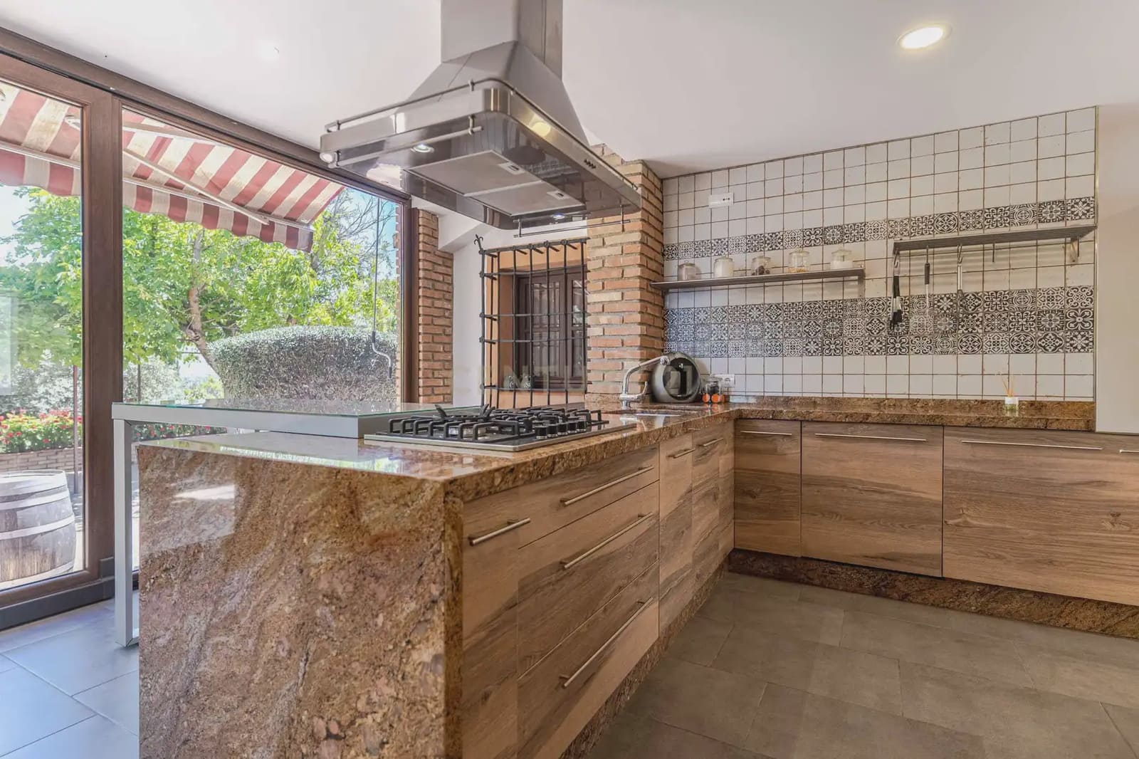 6 soverom Villa til salgs i Las Gabias - € 590 000 (Ref: 9860395)