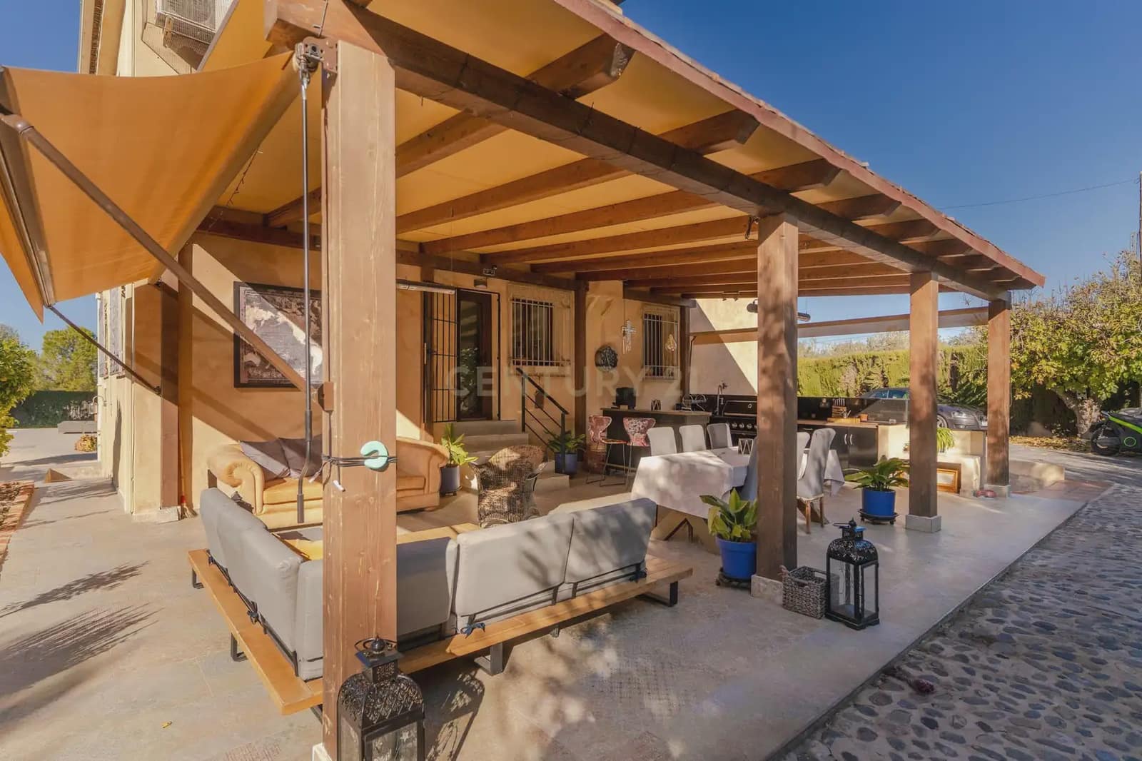 5 bedroom Villa for sale in Gojar with pool - € 625,000 (Ref: 9861198)