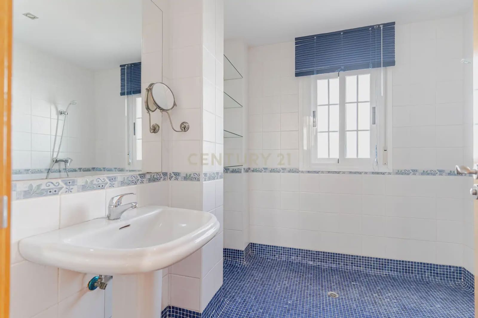 4 bedroom Townhouse for sale in Churriana de la Vega - € 259,000 (Ref: 9863727)