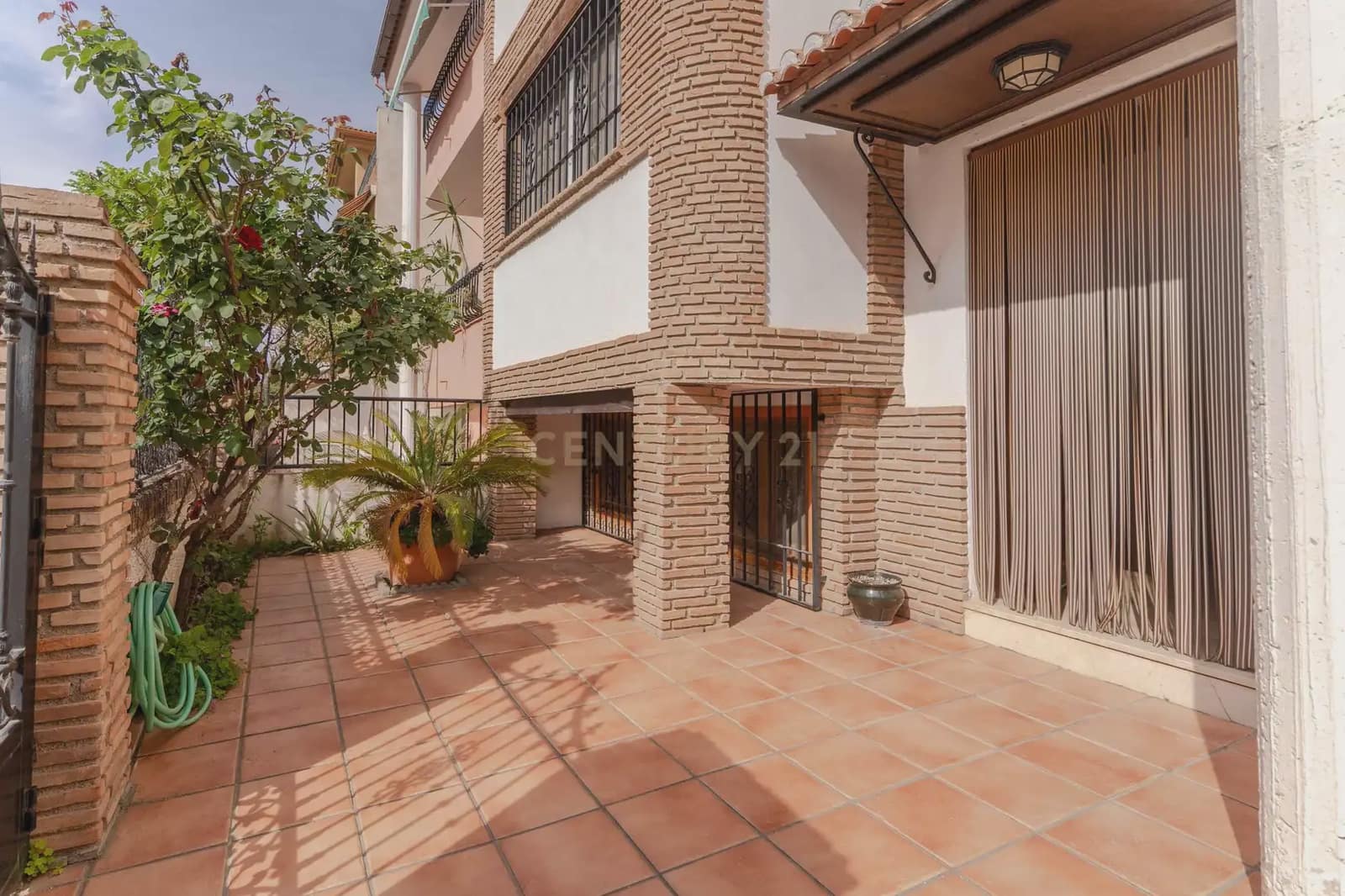 4 bedroom Townhouse for sale in Churriana de la Vega - € 259,000 (Ref: 9863727)