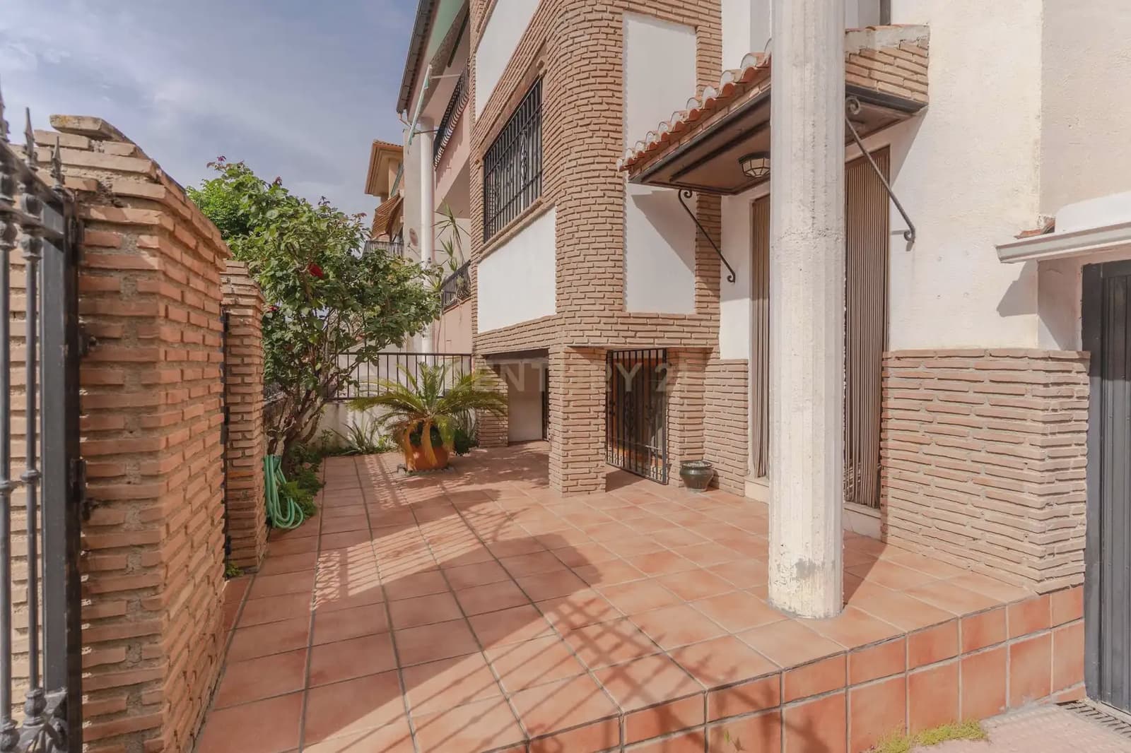4 bedroom Townhouse for sale in Churriana de la Vega - € 259,000 (Ref: 9863727)