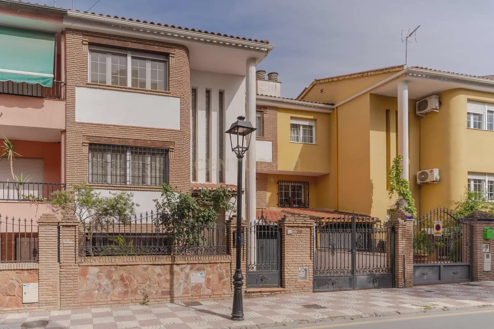 4 bedroom Townhouse for sale in Churriana de la Vega - € 259,000 (Ref: 9863727)