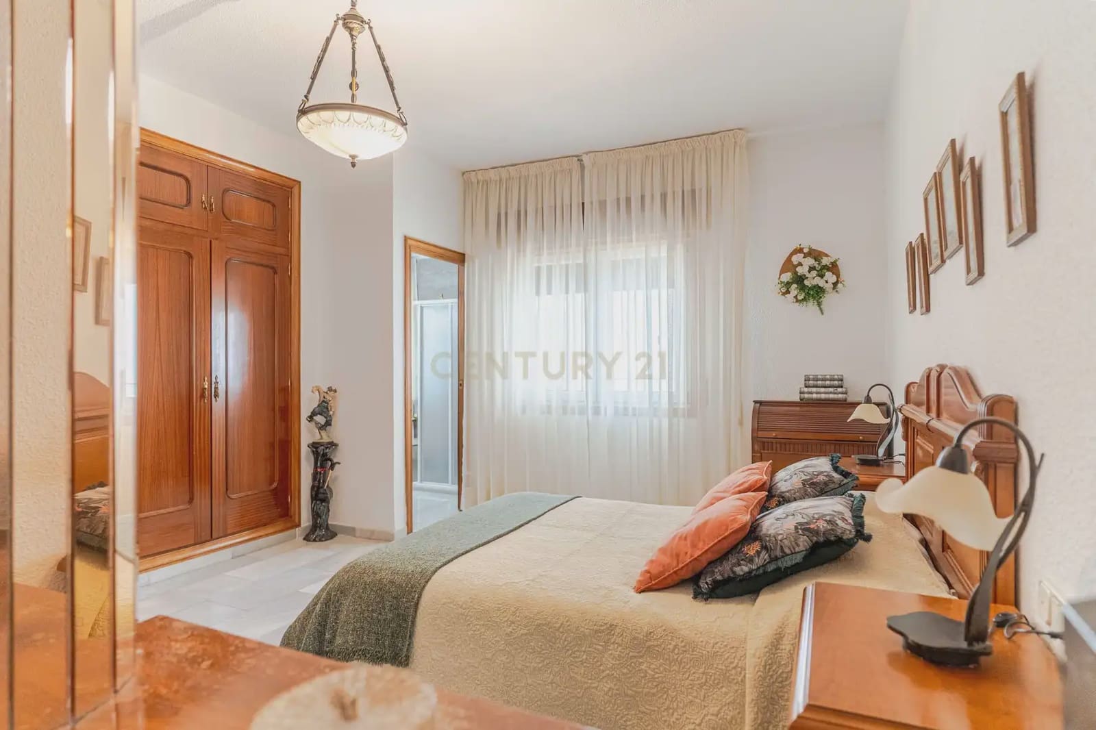 4 sypialnia Willa na sprzedaż w La Zubia z basenem - 445 000 € (Ref: 9863824)