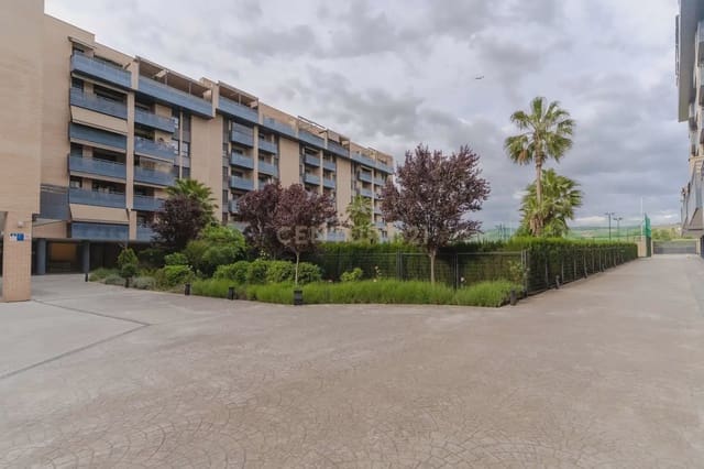2 soveværelse Lejlighed til salg i Poligono Cartuja - La Paz, Granada by med swimmingpool - € 194.000 (Ref: 9865542)
