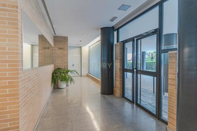 2 soveværelse Lejlighed til salg i Poligono Cartuja - La Paz, Granada by med swimmingpool - € 194.000 (Ref: 9865542)
