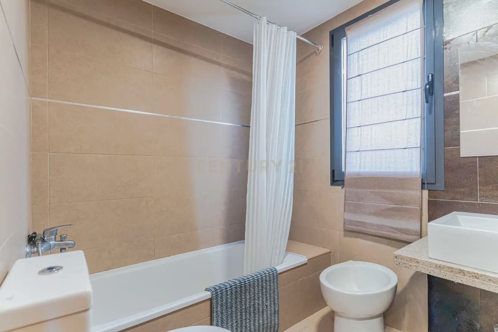 2 soveværelse Lejlighed til salg i Granada by med swimmingpool - € 194.000 (Ref: 9865542)
