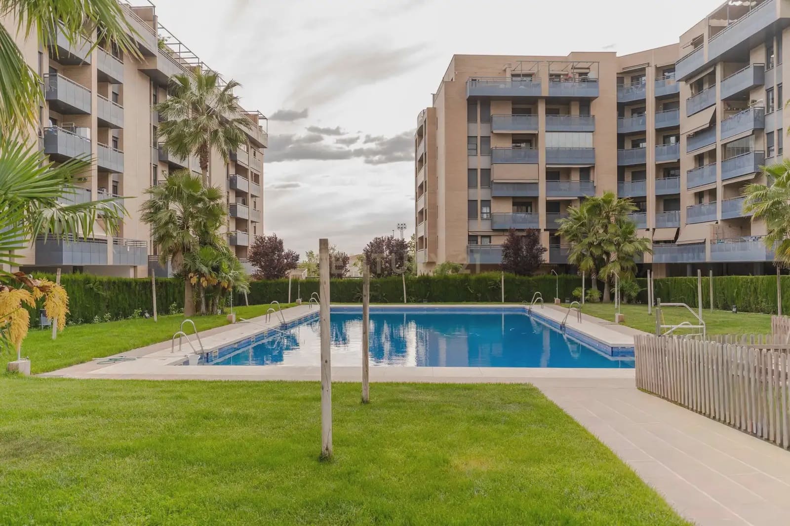 2 soveværelse Lejlighed til salg i Granada by med swimmingpool - € 194.000 (Ref: 9865542)