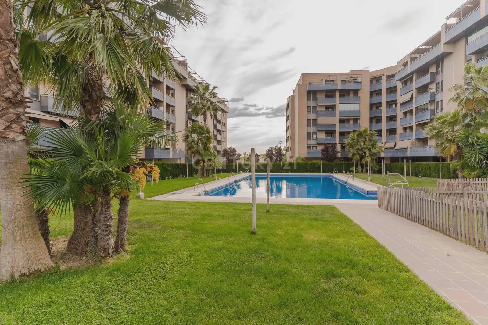 2 soveværelse Lejlighed til salg i Granada by med swimmingpool - € 194.000 (Ref: 9865542)