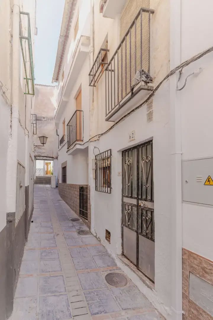 2 bedroom Townhouse for sale in Lanjaron - € 43,000 (Ref: 9866200)