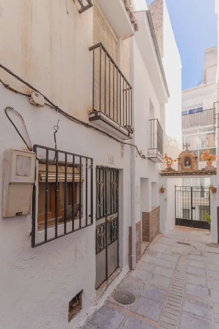 2 bedroom Townhouse for sale in Lanjaron - € 43,000 (Ref: 9866200)
