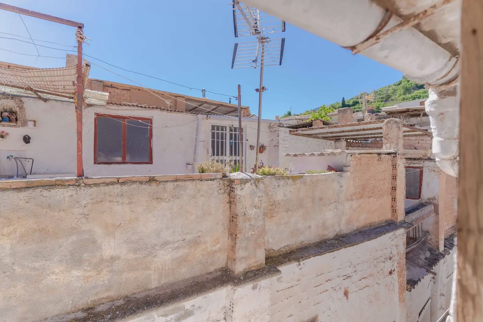 2 bedroom Townhouse for sale in Lanjaron - € 43,000 (Ref: 9866200)