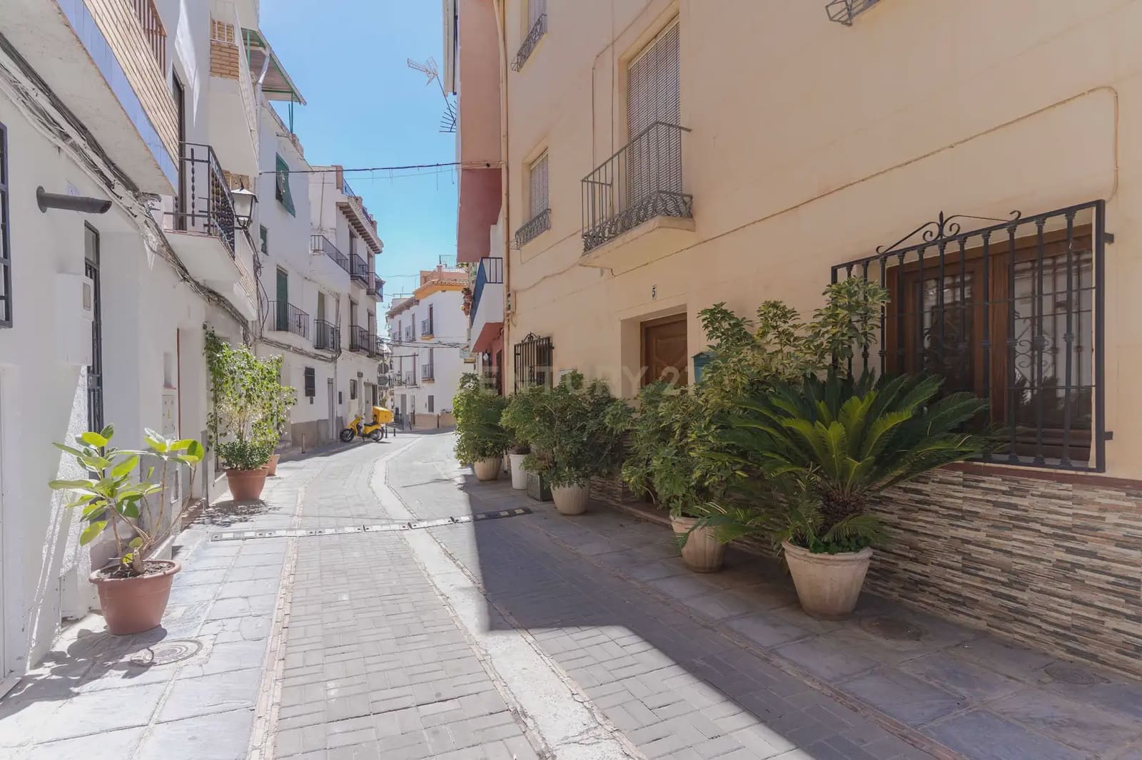 2 bedroom Townhouse for sale in Lanjaron - € 43,000 (Ref: 9866200)