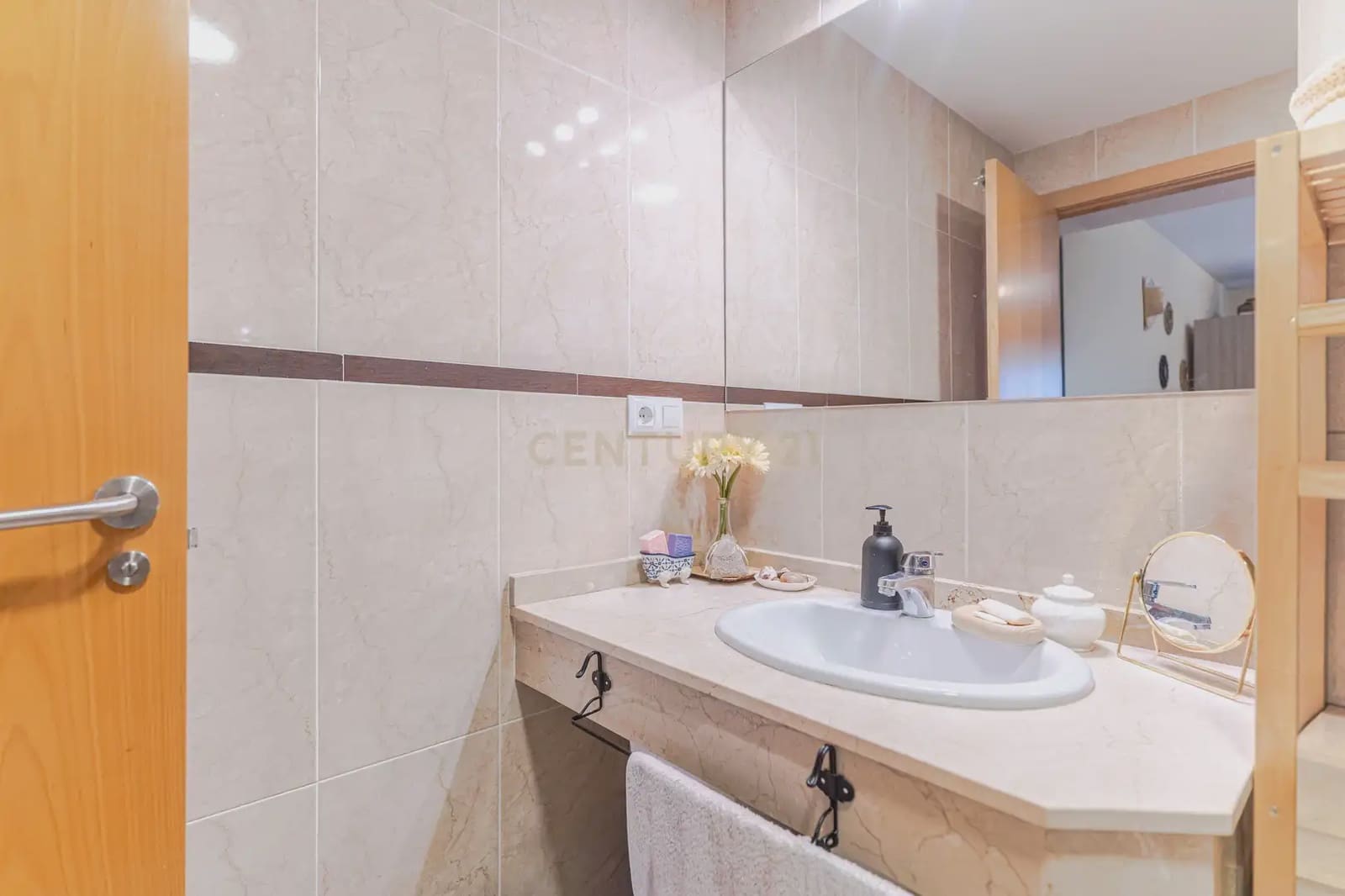 2 bedroom Apartment for sale in Huetor Vega with pool - € 175,000 (Ref: 9867694)
