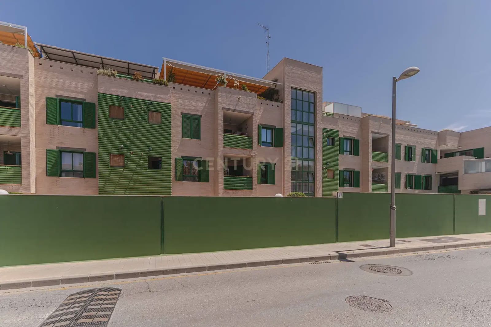2 bedroom Apartment for sale in Huetor Vega with pool - € 175,000 (Ref: 9867694)