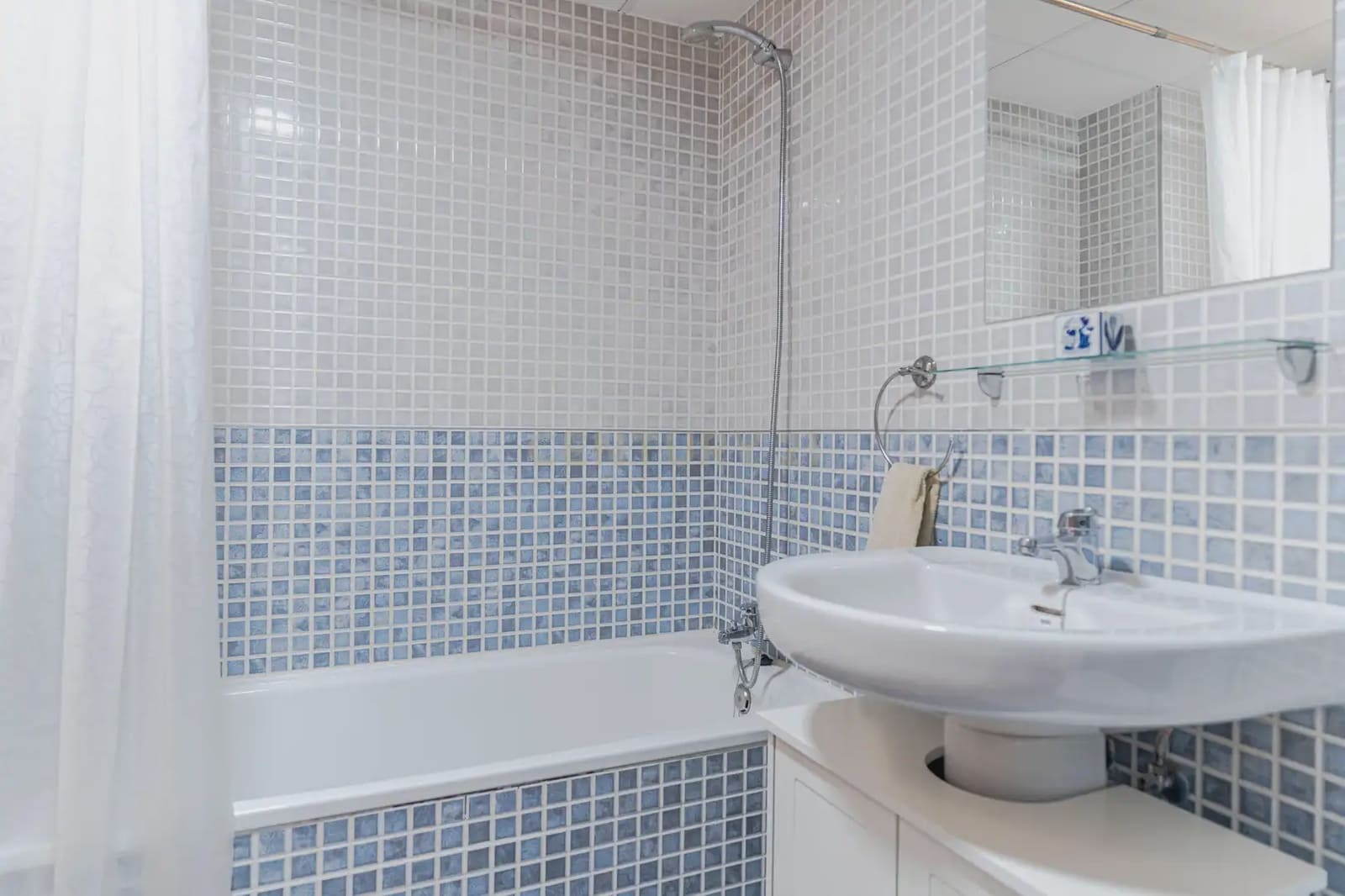 2 bedroom Apartment for sale in Huetor Vega with pool - € 175,000 (Ref: 9867694)