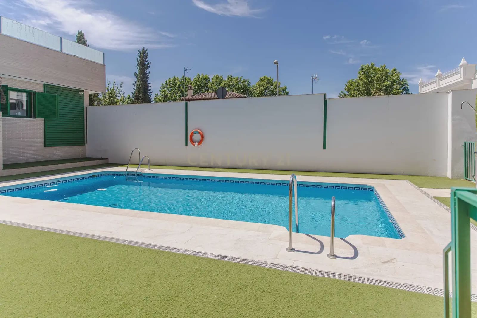 2 bedroom Apartment for sale in Huetor Vega with pool - € 175,000 (Ref: 9867694)