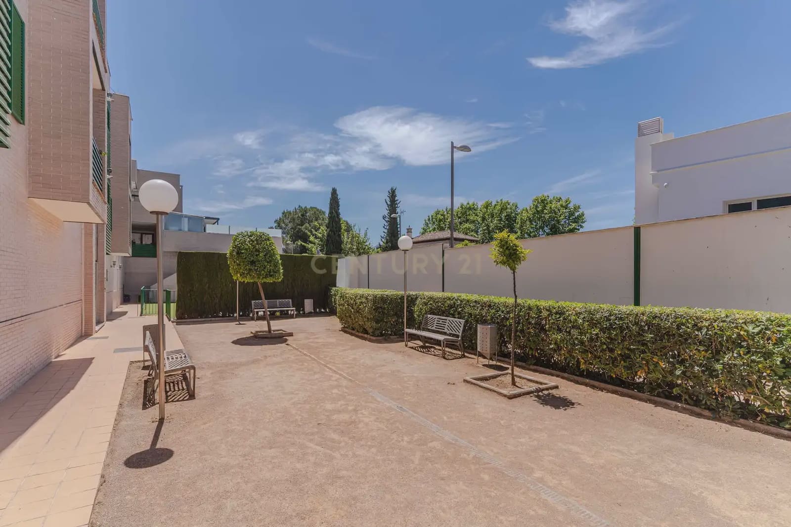 2 bedroom Apartment for sale in Huetor Vega with pool - € 175,000 (Ref: 9867694)