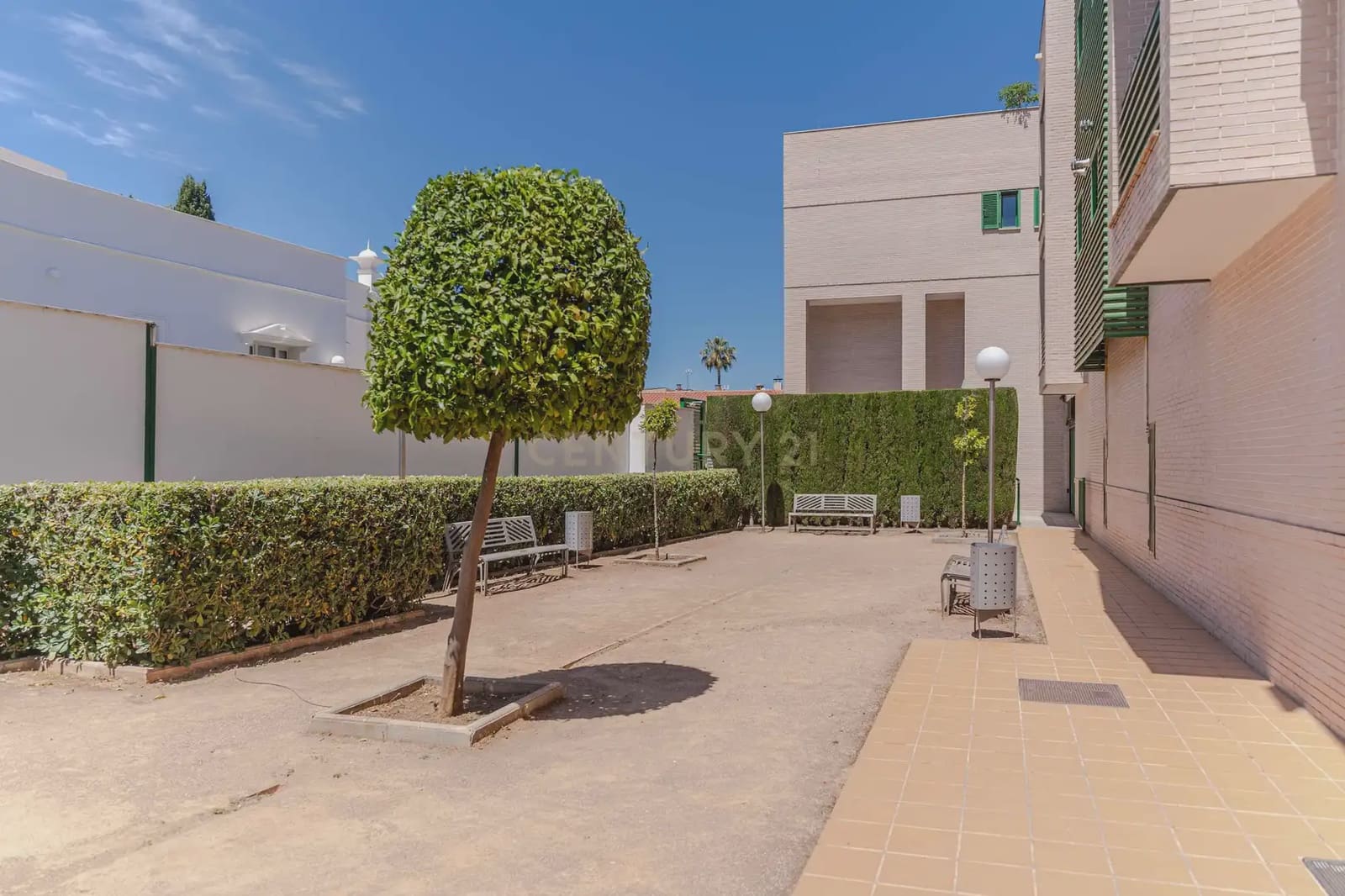 2 bedroom Apartment for sale in Huetor Vega with pool - € 175,000 (Ref: 9867694)