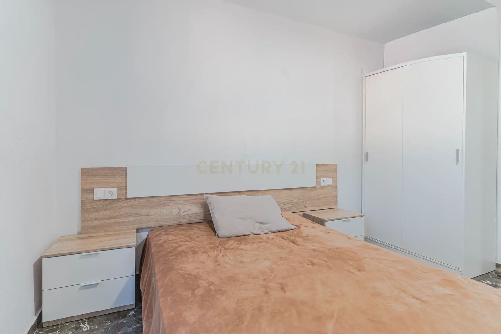 4 slaapkamer Flat te koop in Granada stad - € 309.900 (Ref: 9867937)