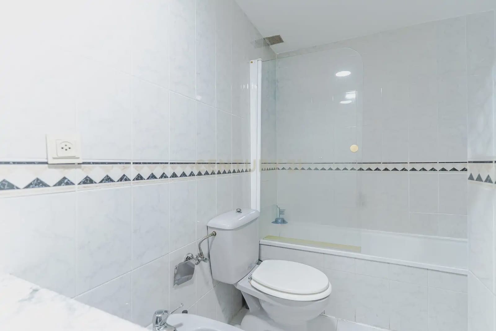 4 slaapkamer Flat te koop in Granada stad - € 309.900 (Ref: 9867937)