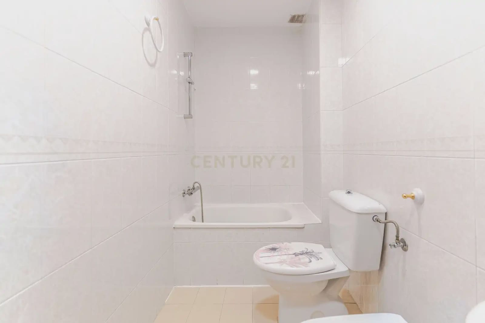4 slaapkamer Flat te koop in Granada stad - € 309.900 (Ref: 9867937)