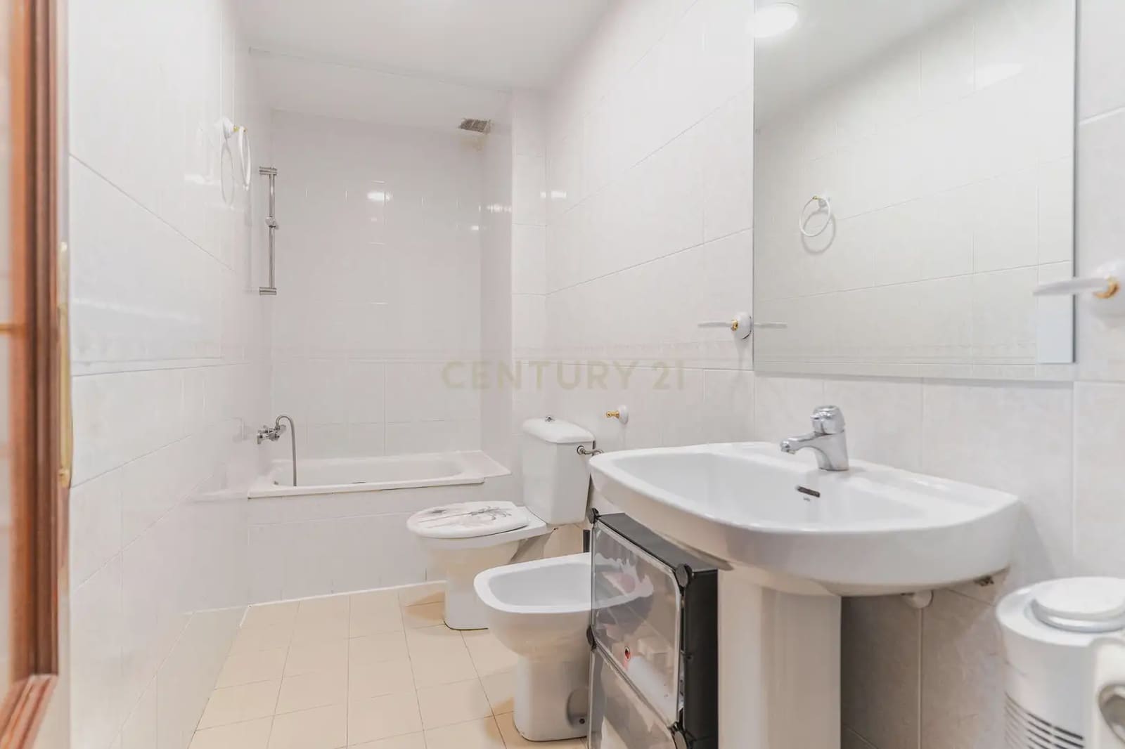 4 slaapkamer Flat te koop in Granada stad - € 309.900 (Ref: 9867937)
