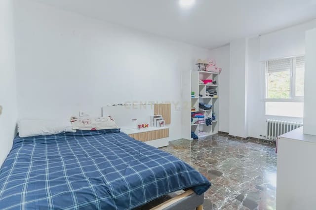 4 slaapkamer Flat te koop in Angustias - Chana - Encina, Granada stad - € 309.900 (Ref: 9867937)