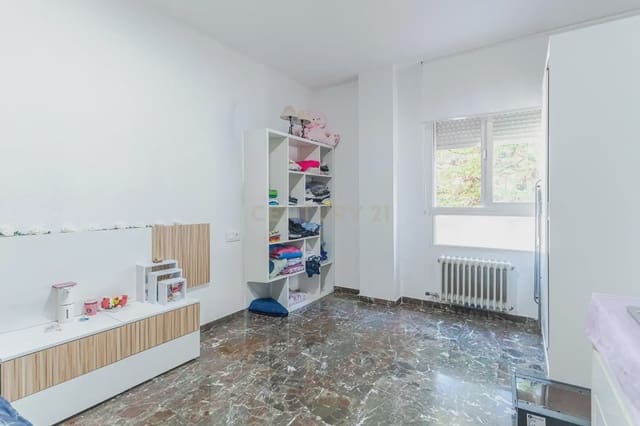 4 slaapkamer Flat te koop in Angustias - Chana - Encina, Granada stad - € 309.900 (Ref: 9867937)