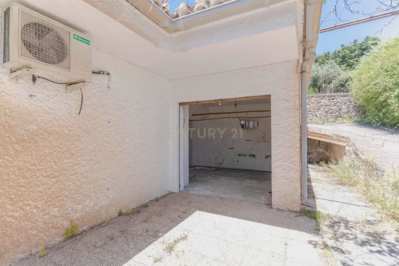3 bedroom Finca/Country House for sale in Carataunas with pool garage - € 150,000 (Ref: 9889535)