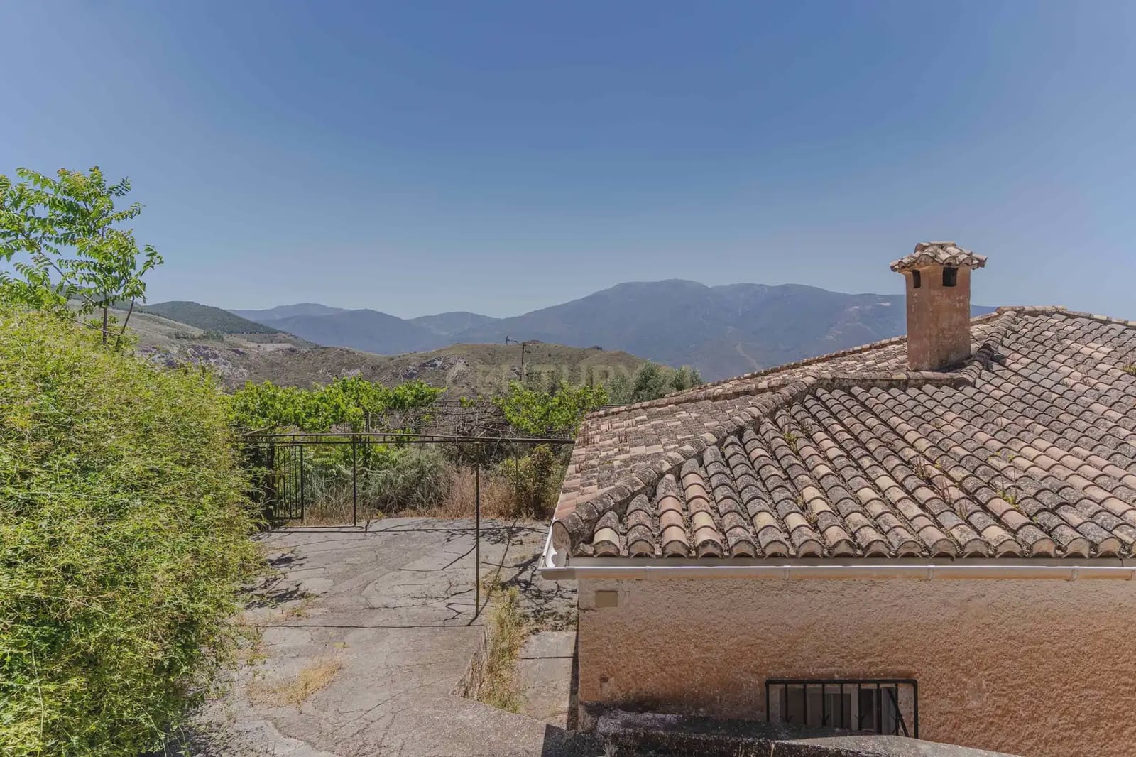 3 bedroom Finca/Country House for sale in Carataunas with pool garage - € 150,000 (Ref: 9889535)
