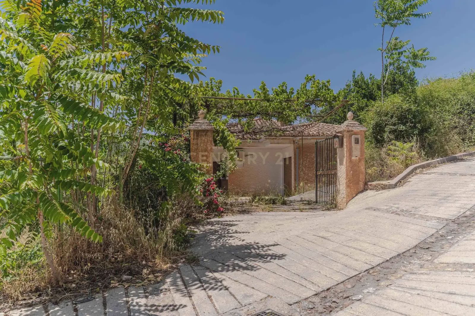 3 bedroom Finca/Country House for sale in Carataunas with pool garage - € 150,000 (Ref: 9889535)