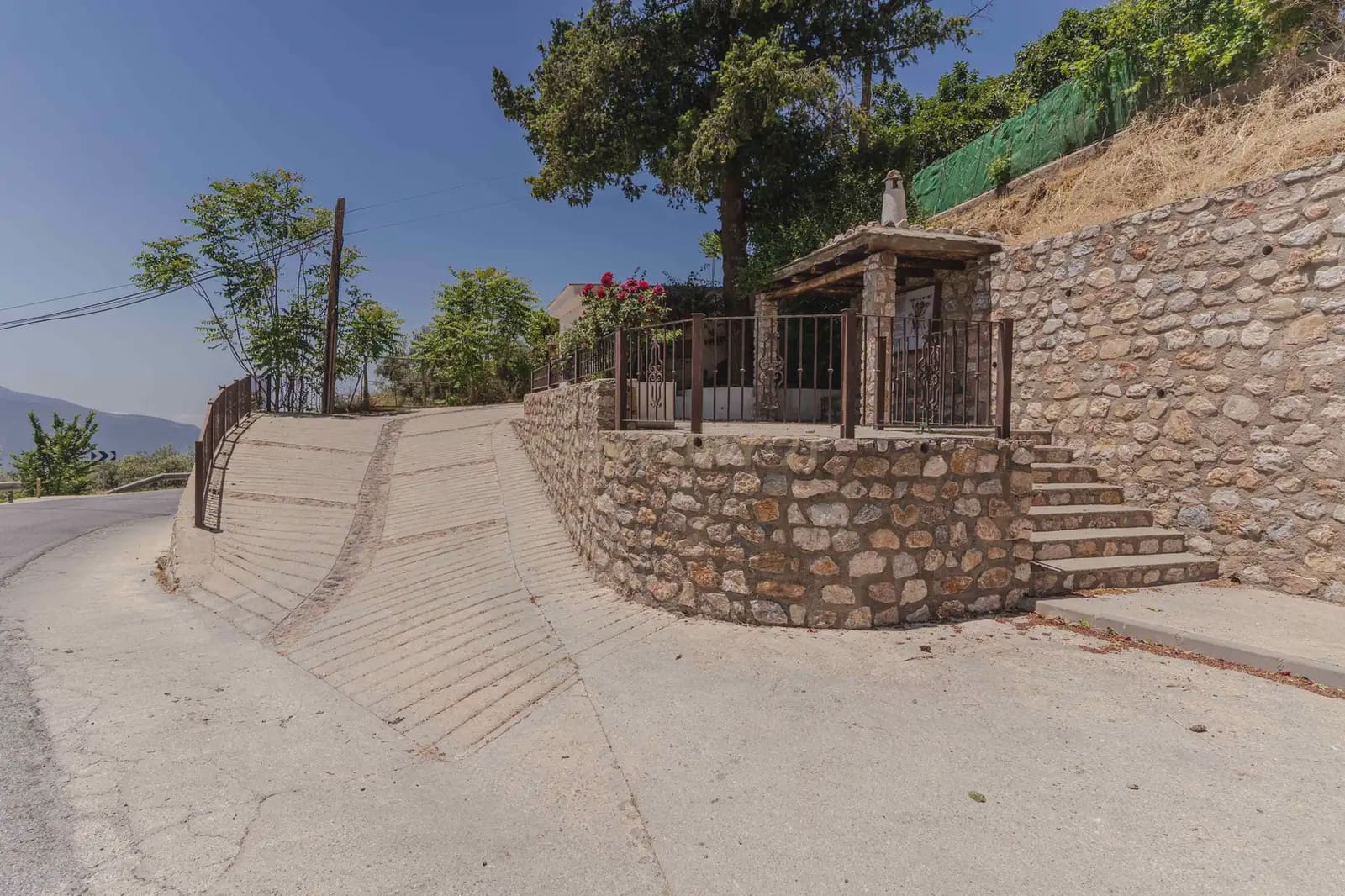 3 bedroom Finca/Country House for sale in Carataunas with pool garage - € 150,000 (Ref: 9889535)