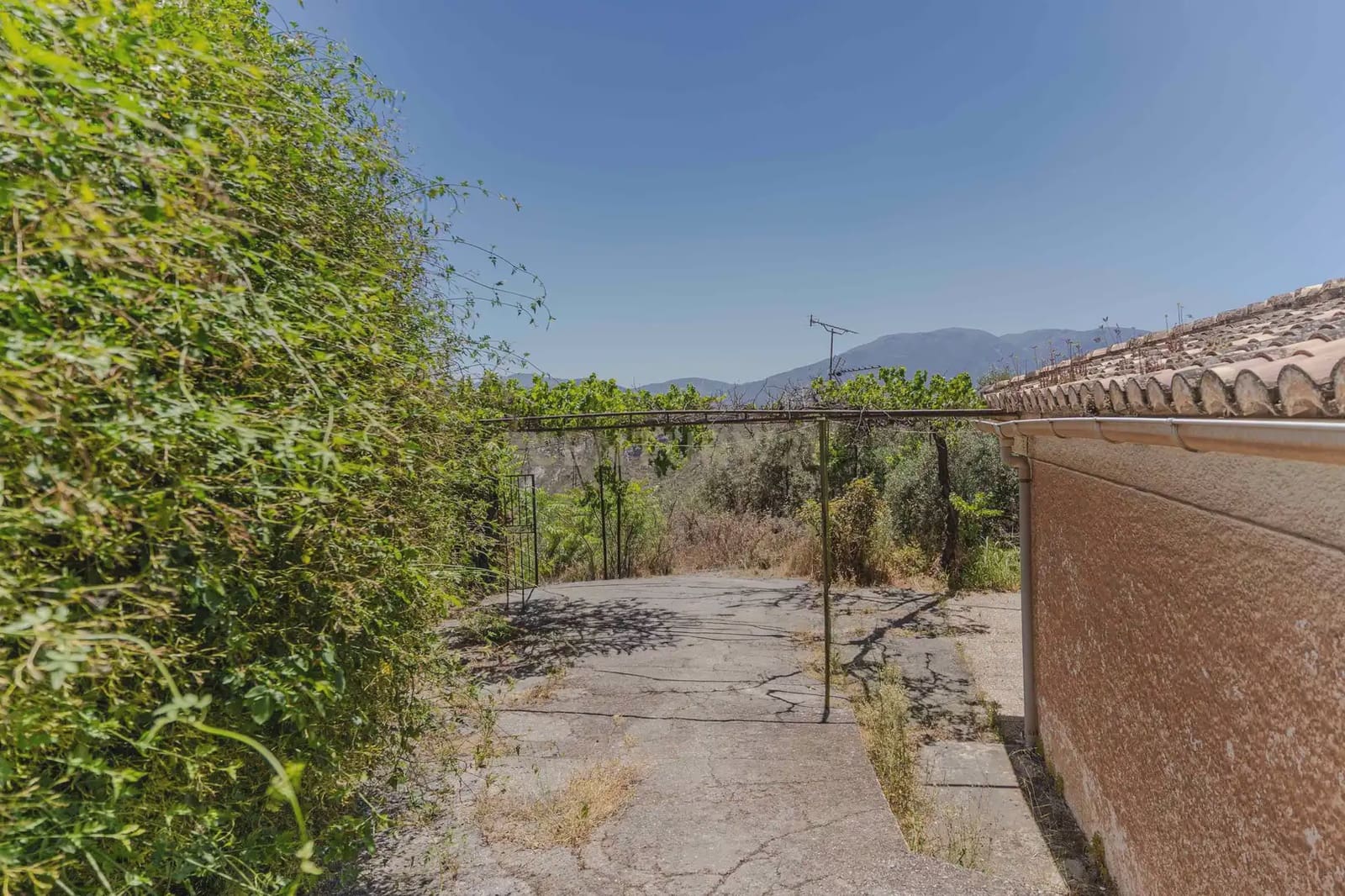 3 bedroom Finca/Country House for sale in Carataunas with pool garage - € 150,000 (Ref: 9889535)