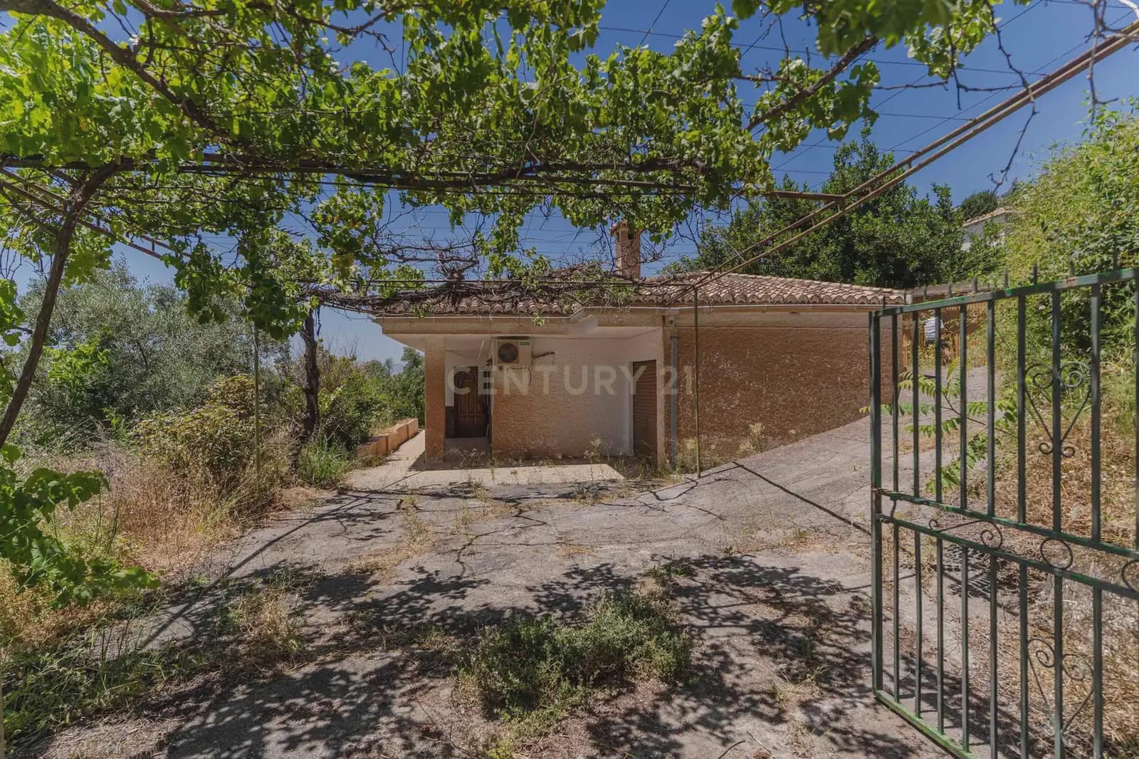 3 bedroom Finca/Country House for sale in Carataunas with pool garage - € 150,000 (Ref: 9889535)