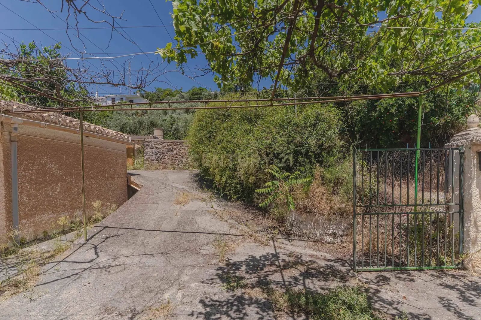 3 bedroom Finca/Country House for sale in Carataunas with pool garage - € 150,000 (Ref: 9889535)